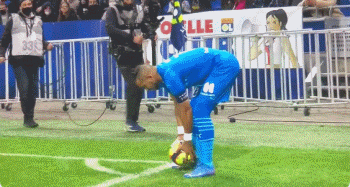 布里兰主场激战江原FC，出线关键一役